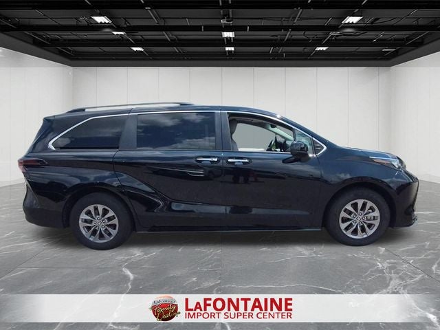 2025 Toyota Sienna XLE 8 Passenger