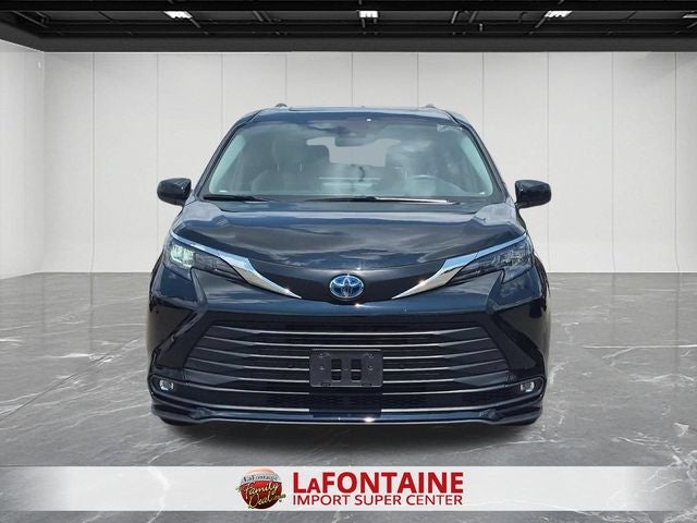 2025 Toyota Sienna XLE 8 Passenger