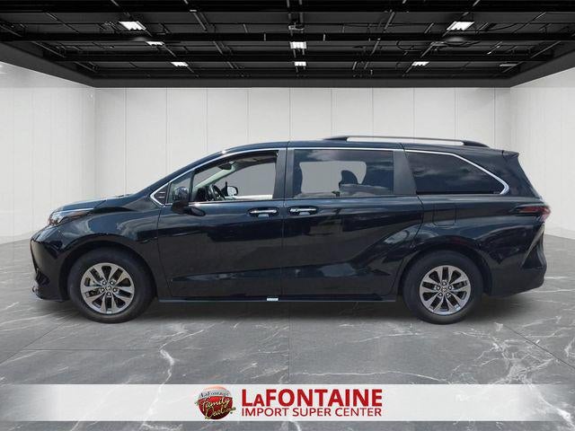 2025 Toyota Sienna XLE 8 Passenger