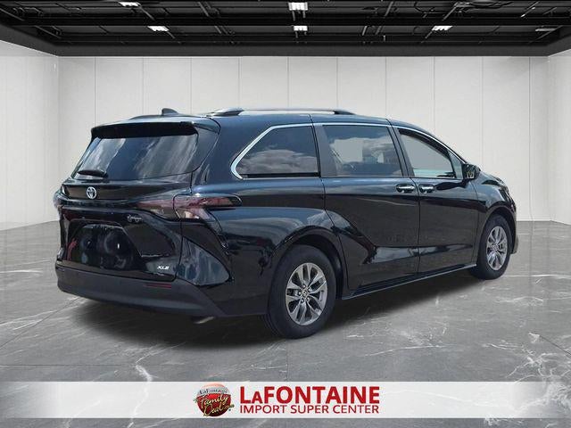 2025 Toyota Sienna XLE 8 Passenger