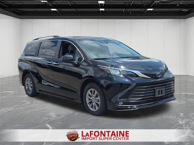 2025 Toyota Sienna XLE 8 Passenger