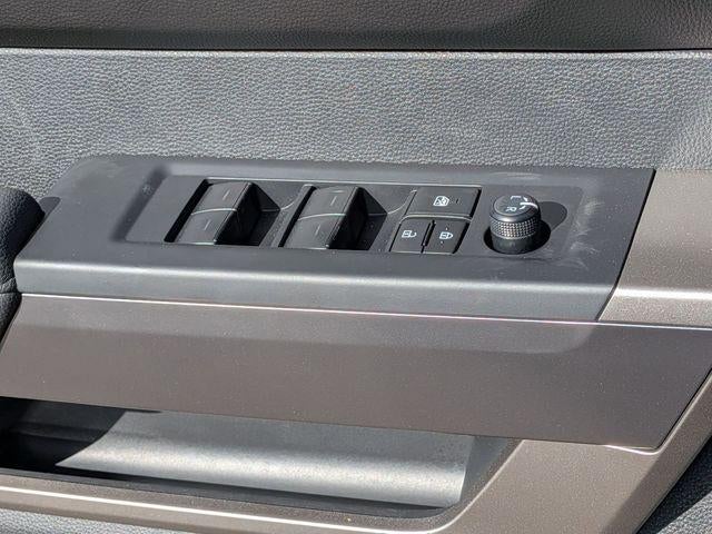 2025 Toyota TUNDRA 4X4 SR5