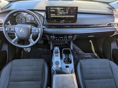 2025 Mitsubishi Outlander SE