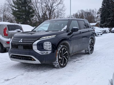 2024 Mitsubishi Outlander SE