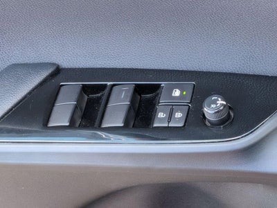 2022 Toyota PRIUS XLE AWD e