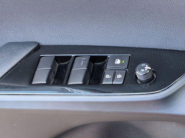 2022 Toyota PRIUS XLE AWD e