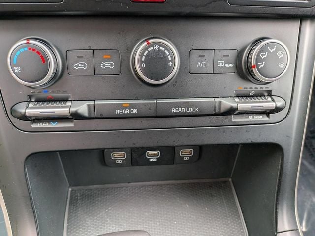 2024 Kia Carnival LX