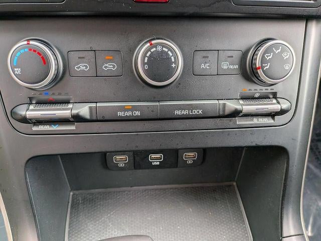 2024 Kia Carnival LX