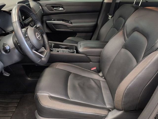 2023 Nissan Pathfinder SL 4WD