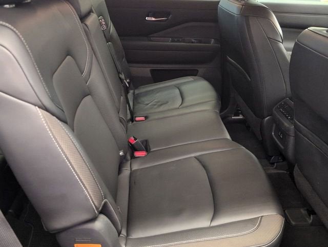 2023 Nissan Pathfinder SL 4WD