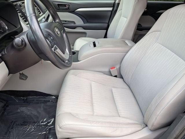 2015 Toyota Highlander LE