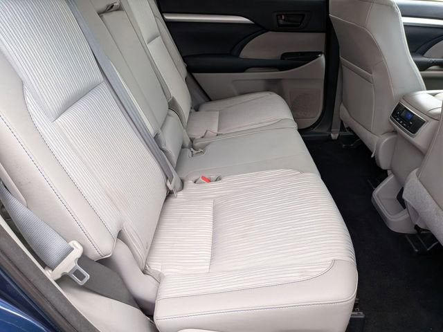 2015 Toyota Highlander LE