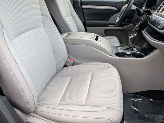 2015 Toyota Highlander LE