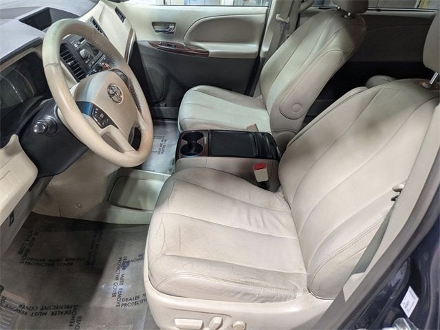 2013 Toyota Sienna XLE V6 8 Passenger