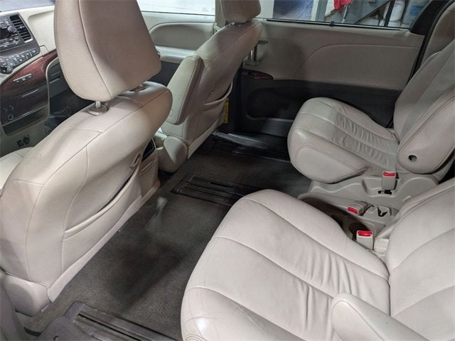 2013 Toyota Sienna XLE V6 8 Passenger