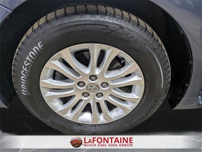 2013 Toyota Sienna XLE V6 8 Passenger