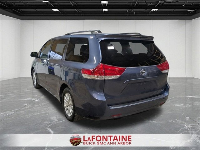 2013 Toyota Sienna XLE V6 8 Passenger