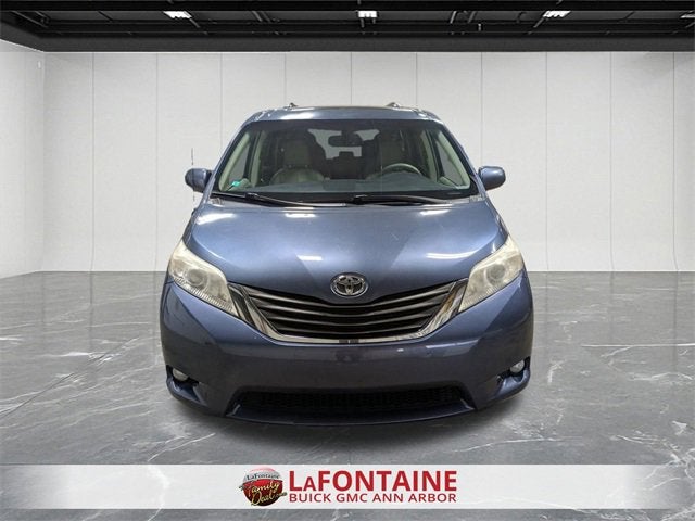 2013 Toyota Sienna XLE V6 8 Passenger