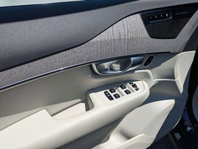 2024 Volvo XC90 B5 Plus Bright Theme