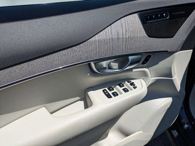 2024 Volvo XC90 B5 Plus Bright Theme