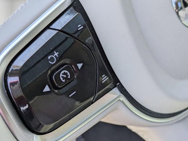 2024 Volvo XC90 B5 Plus Bright Theme