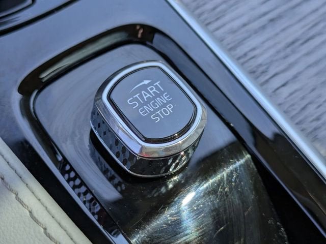 2024 Volvo XC90 B5 Plus Bright Theme