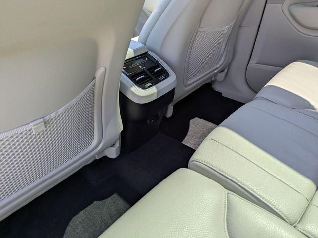 2024 Volvo XC90 B5 Plus Bright Theme