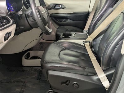 2022 Chrysler Pacifica Hybrid Touring L