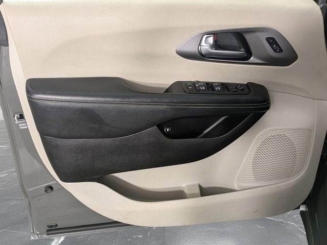 2022 Chrysler Pacifica Hybrid Touring L