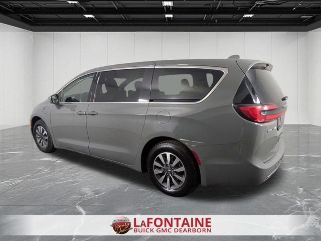 2022 Chrysler Pacifica Hybrid Touring L