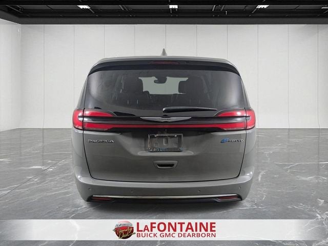 2022 Chrysler Pacifica Hybrid Touring L