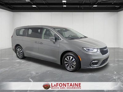 2022 Chrysler Pacifica Hybrid Touring L