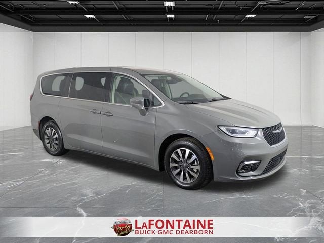 2022 Chrysler Pacifica Hybrid Touring L