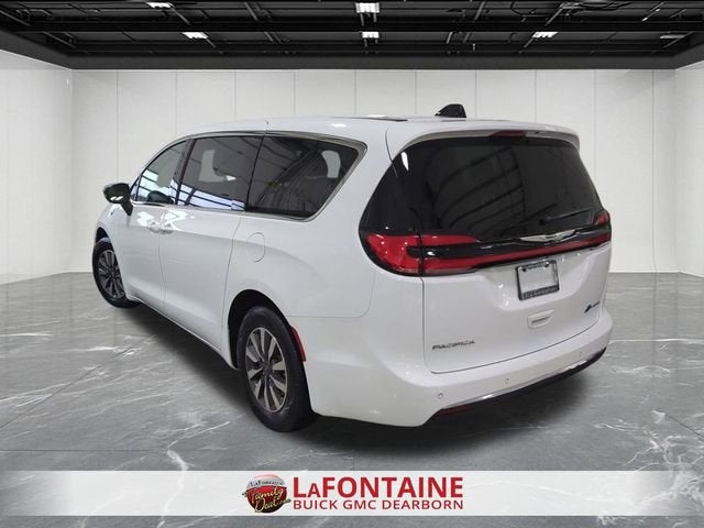 2024 Chrysler Pacifica Hybrid Select