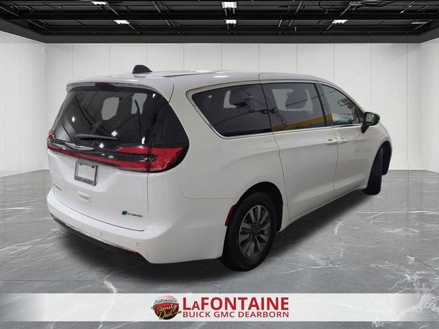 2024 Chrysler Pacifica Hybrid Select