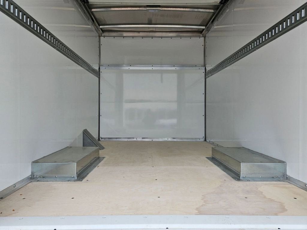 2024 GMC Savana Cutaway 3500 1WT