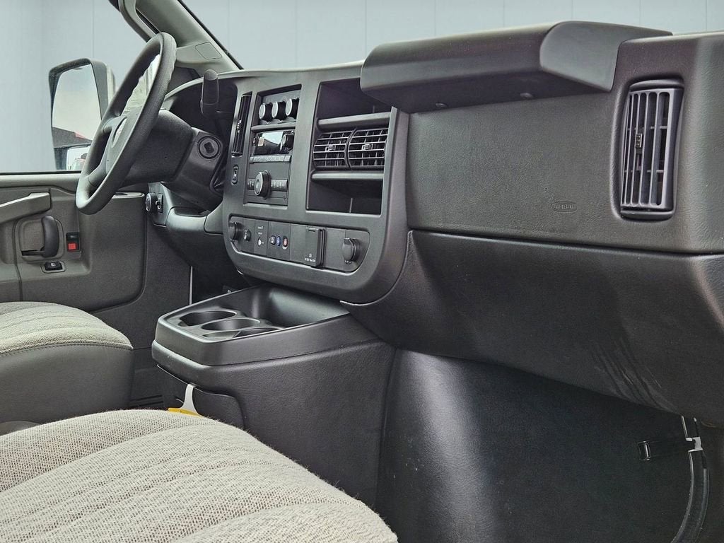 2024 GMC Savana Cutaway 3500 1WT