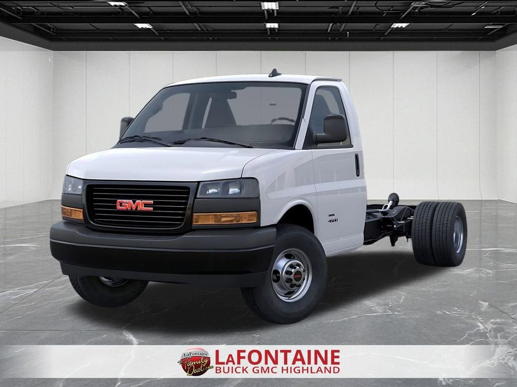 2025 GMC Savana Cutaway 3500 1WT