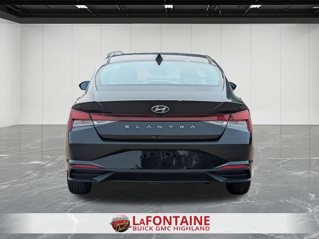 2023 Hyundai Elantra SE