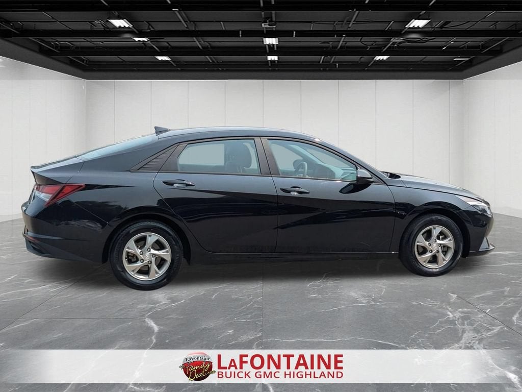2023 Hyundai Elantra SE