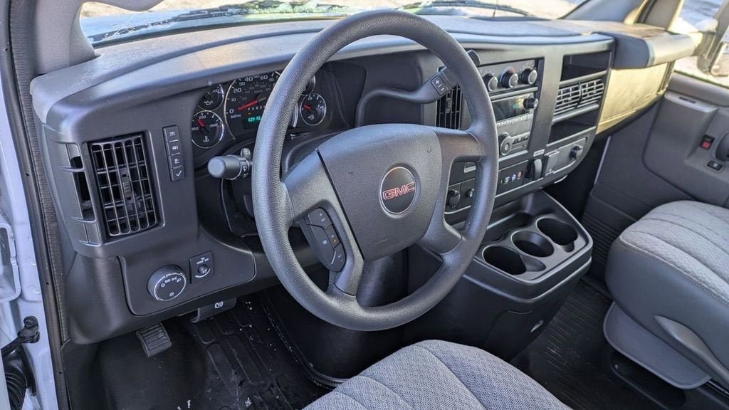 2025 GMC Savana Cutaway 3500 1WT