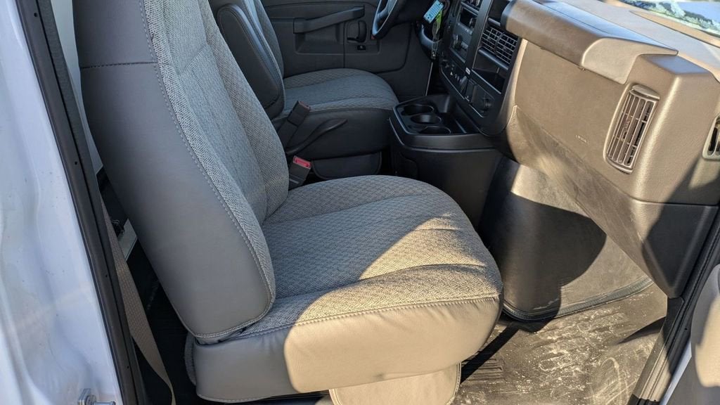 2025 GMC Savana Cutaway 3500 1WT