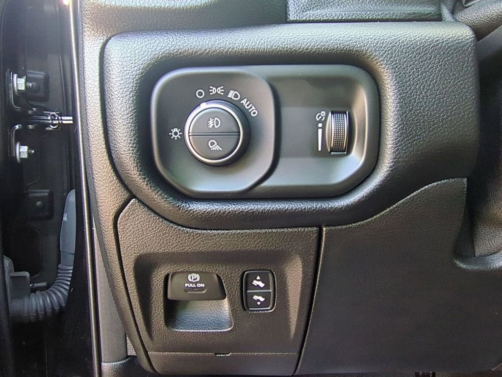 2021 RAM 1500 Big Horn Crew Cab 4x4 5'7" Box