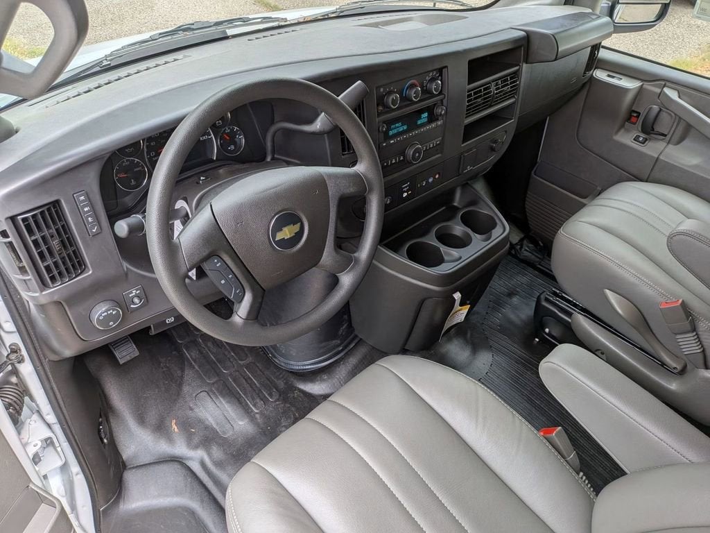 2025 Chevrolet Express Cargo WT