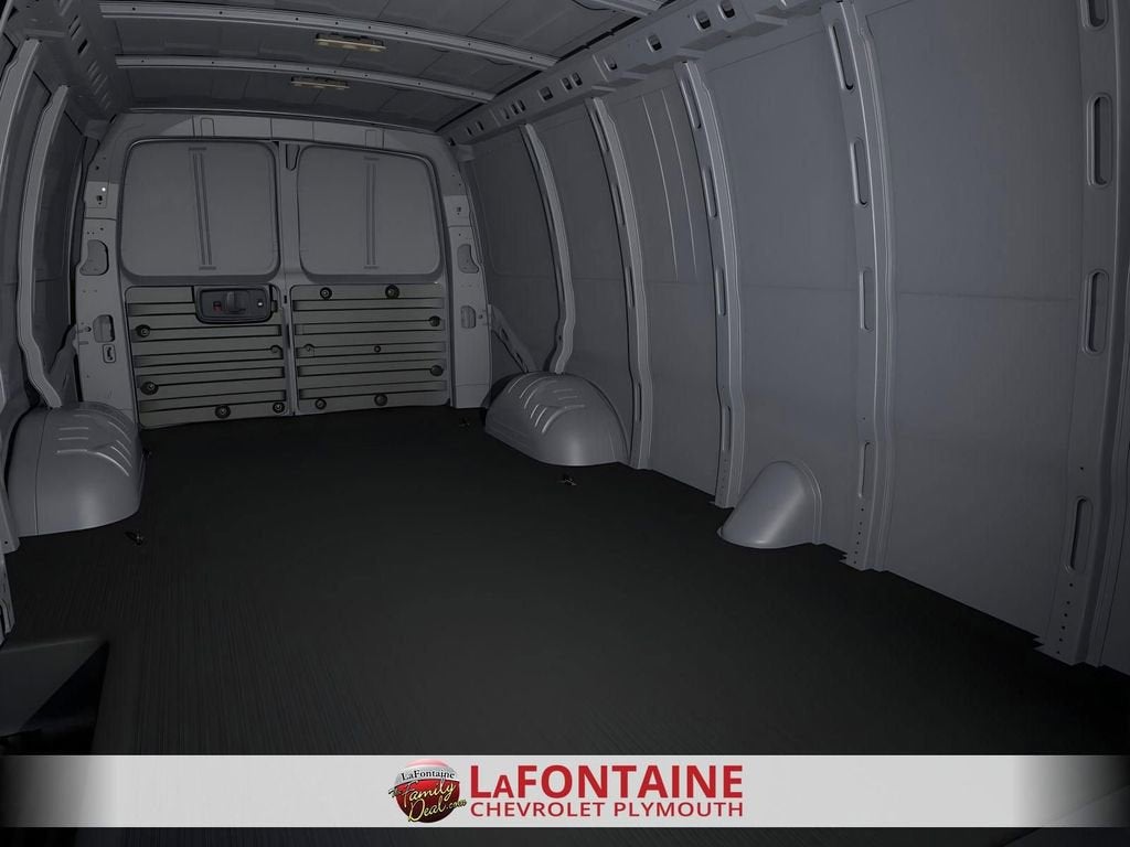 2025 Chevrolet Express Cargo WT