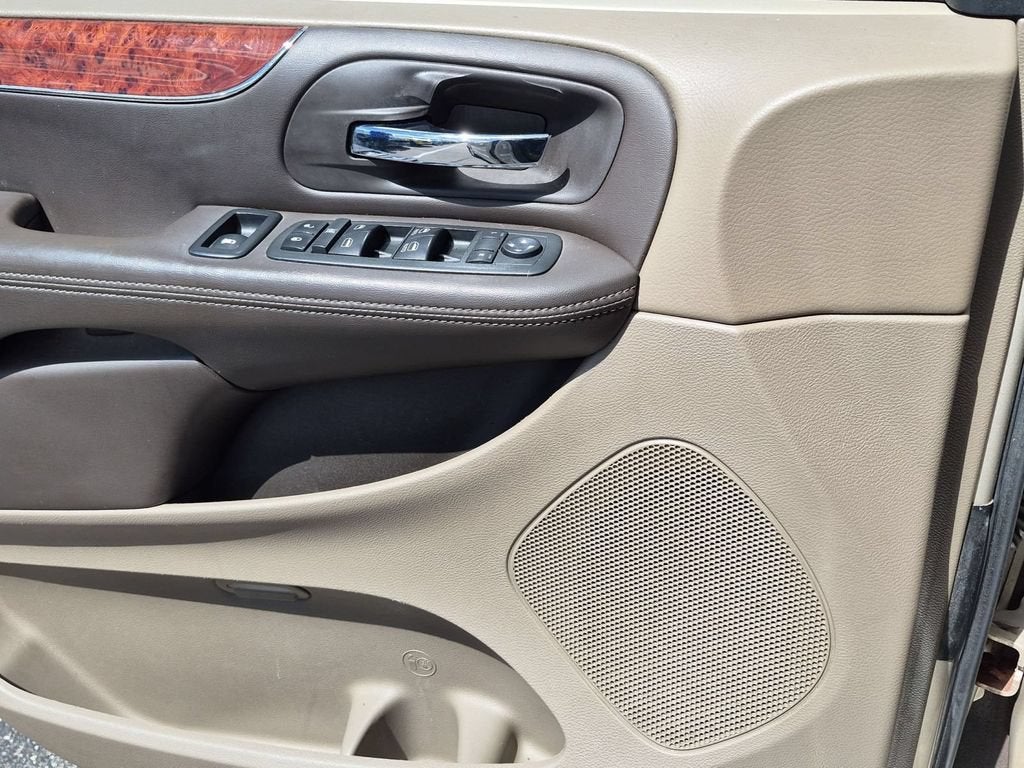 2013 Chrysler Town & Country Touring