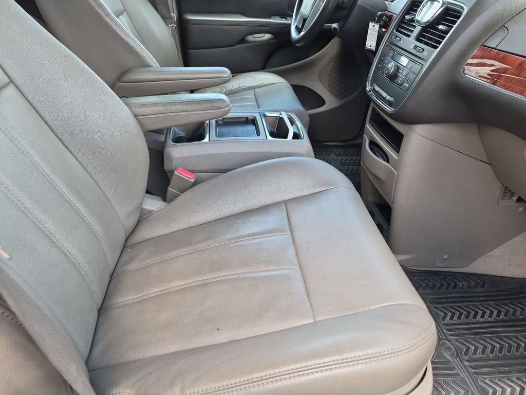 2013 Chrysler Town & Country Touring