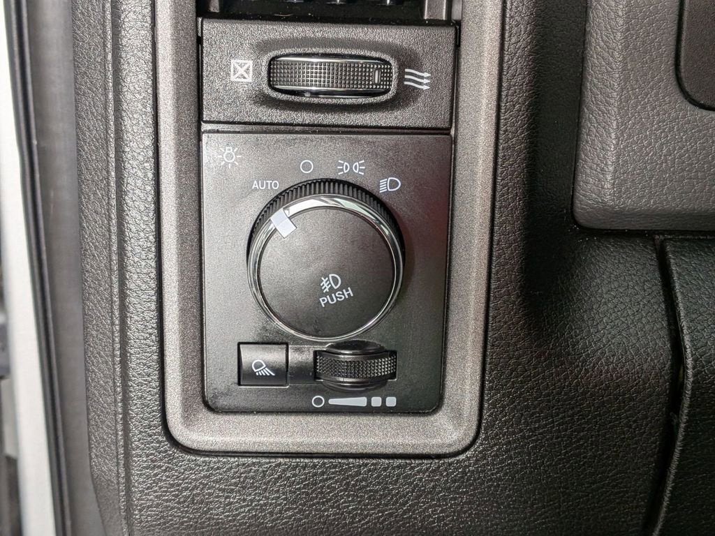 2018 RAM 1500 Express Crew Cab 4x4 5'7" Box