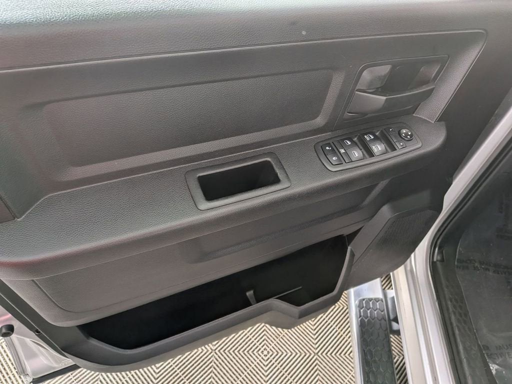 2018 RAM 1500 Express Crew Cab 4x4 5'7" Box
