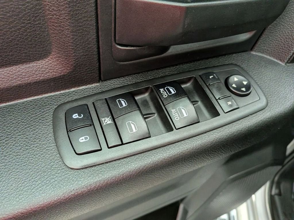 2018 RAM 1500 Express Crew Cab 4x4 5'7" Box